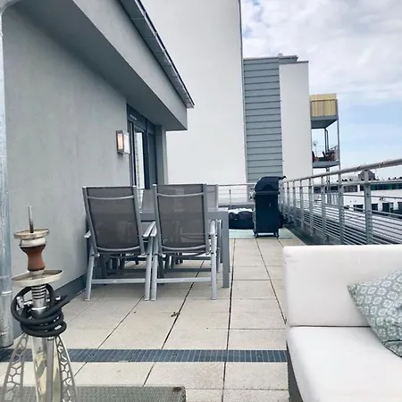 Exclusive Penthouse With Rooftop In The City 아파트